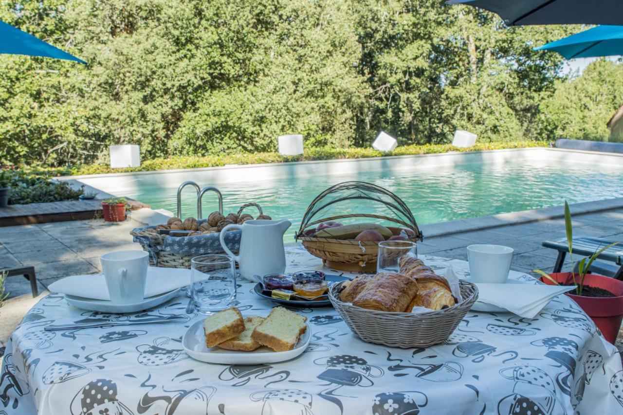 Gite Le Nieudegat Chambre Et Table D'Hote Piscine Climatisation Proche De Sarlat Au Coeur De La Nature Simeyrols ภายนอก รูปภาพ